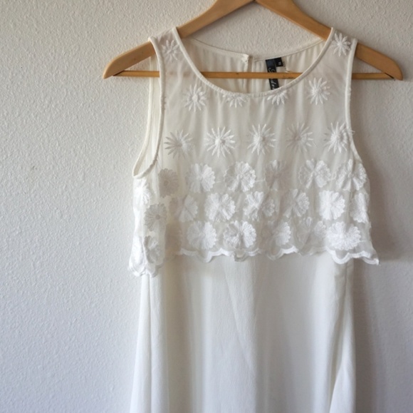 🌼Floral🌼 Embroidered Dress - Picture 1 of 5